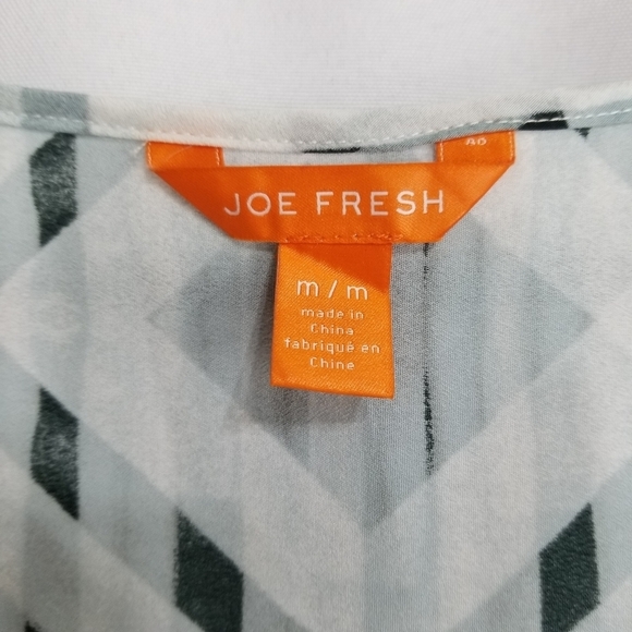 Joe Fresh  lightweight semi sheer cover up with pockets - Picture 3 of 9